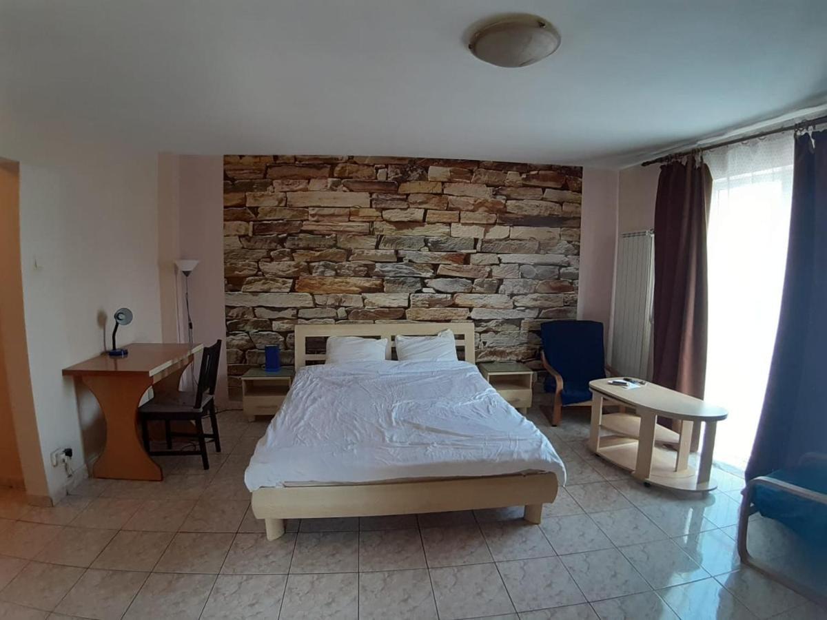 Old Town New Spacious Apartment Bukares Bagian luar foto